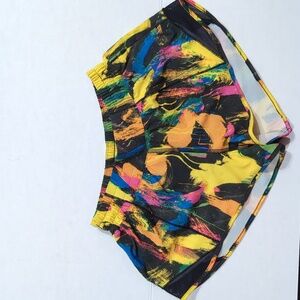 LULULEMON hottie hot shorts size 6